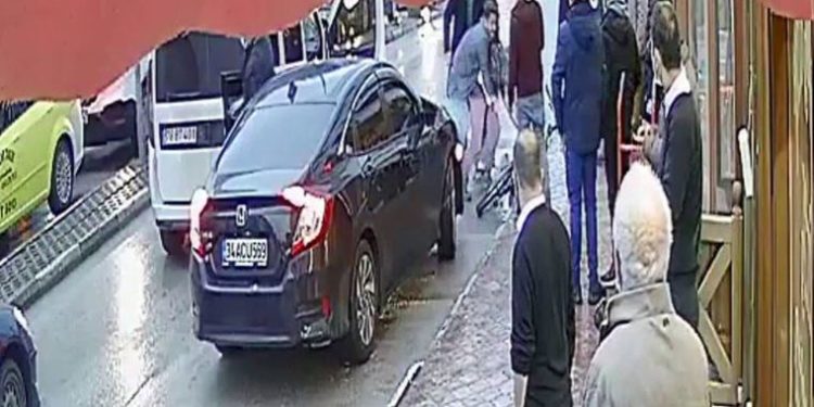 Polis ekibi 11 yaşındaki çocuğu darp etti; gözaltına aldı