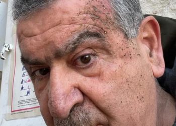 Polis kimlik sorduğu emekli hakimi darp etti ve ters kelepçe taktı