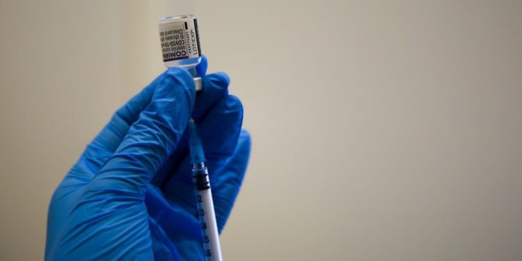 Polonya’da da ‘üniformalı çalışanlara’ Covid-19 aşı zorunluluğu