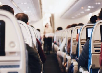 Prof. Dr. Müftüoğlu, uçak yolculuğu yapanları Omicron'a karşı uyardı: Bazı önlemlere hassasiyetle uymalarında yarar var