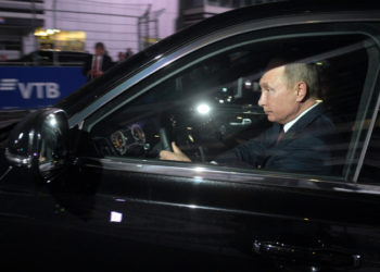 Putin, SSCB'nin dağılmasından sonra "taksicilik yapmak zorunda kalmış"