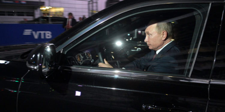 Putin, SSCB'nin dağılmasından sonra "taksicilik yapmak zorunda kalmış"