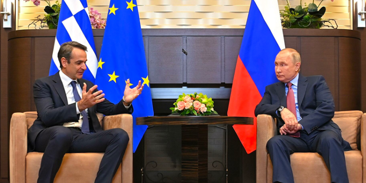 Putin: Ukrayna NATO'ya girerse bizim için tehdit oluşturan silah sevkiyatları başlar