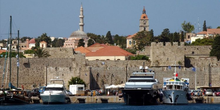 Rodos Başkonsolosluğu’nda görevli sekretere casusluk iddiasıyla 5 yıl hapis