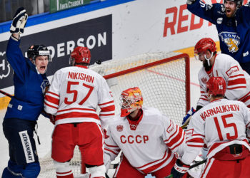 Rusya, hokey maçına Sovyetler Birliği formasıyla çıkıp Finlandiya'ya yenildi