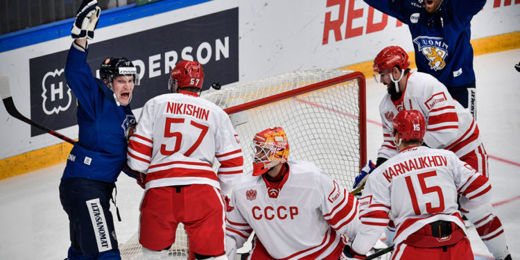 Rusya, hokey maçına Sovyetler Birliği formasıyla çıkıp Finlandiya'ya yenildi