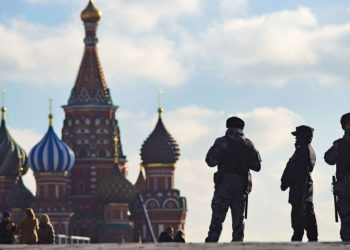 Rusya'da yeni yasaya göre polis, arama izni olmadan evlere girebilecek