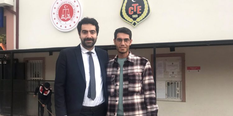 Röportaj yaptığı vatandaşla birlikte tutuklanan ‘Kendine Muhabir’ tahliye edildi