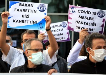 Sağlık ve sosyal hizmet emekçileri iş bıraktı: Bizi tüketmekten vazgeçin