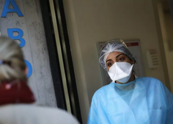 Sağlık çalışanlarına tanınan ücretsiz toplu taşıma hakkı uzatıldı