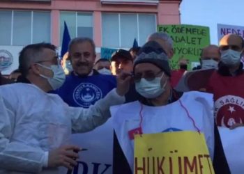 Sağlık çalışanlarından taleplerini duymayan hükümete 'kulak muayenesi'