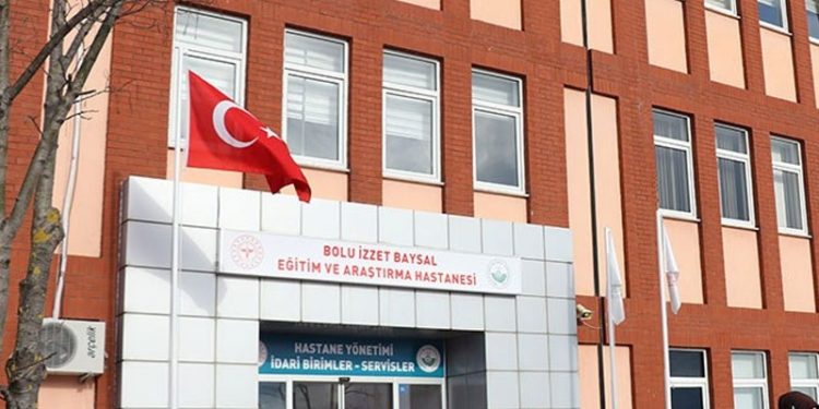 Sağlıkta şiddet bitmiyor: Sıra beklemek istemediği için doktorun burnunu kırdı