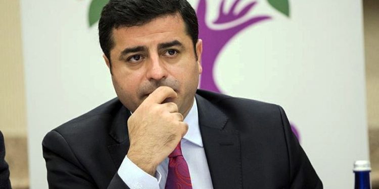 Selahattin Demirtaş: Muhalefet, AKP trollerine göre tutum almaktan vazgeçmeli