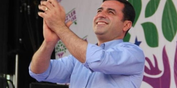 Selahattin Demirtaş yazdı: Aynı düğünün halayına durmak