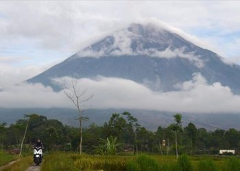 Semeru Yanardağı'ndaki patlamada ölü sayısı 13'e çıktı