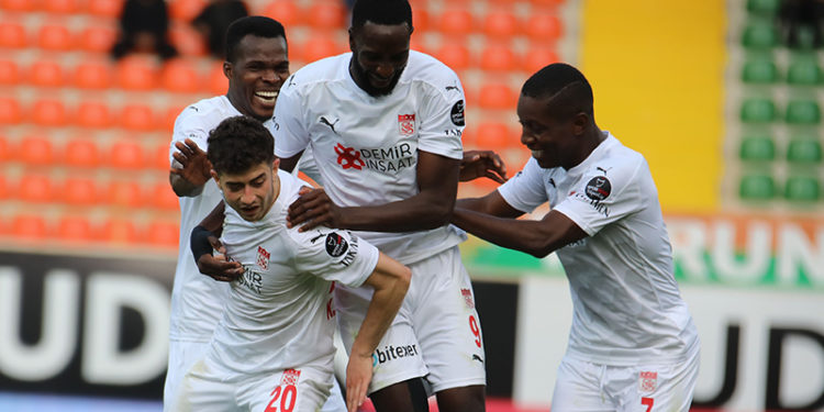 Sivasspor, Alanyaspor karşısında üç puanı tek golle aldı