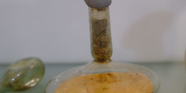 Sivas’ta bulundu: 17 yüzyıllık fanustan zeytinyağı çıktı