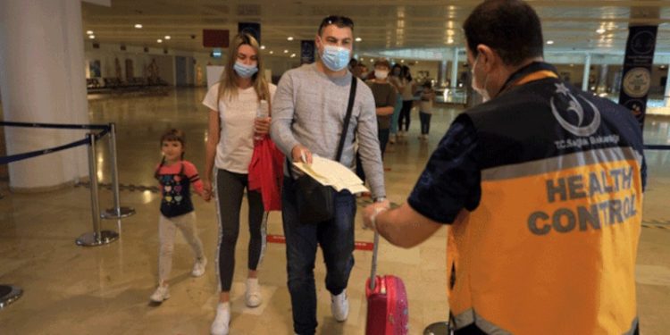 Sivil Havacılık: Omicron nedeniyle Türkiye'den yolculara giriş yasağı yok