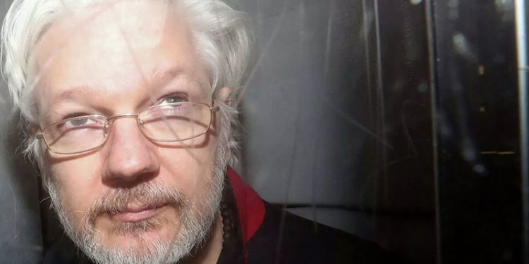 Snowden: Assange davası yolsuzluk ve suiistimalle dolu