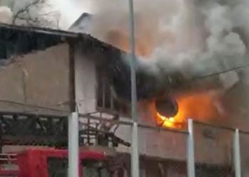 Soba yangını iki katlı evi küle çevirdi