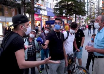 Sokakta röportaj veren vatandaş da muhabir de tutuklandı