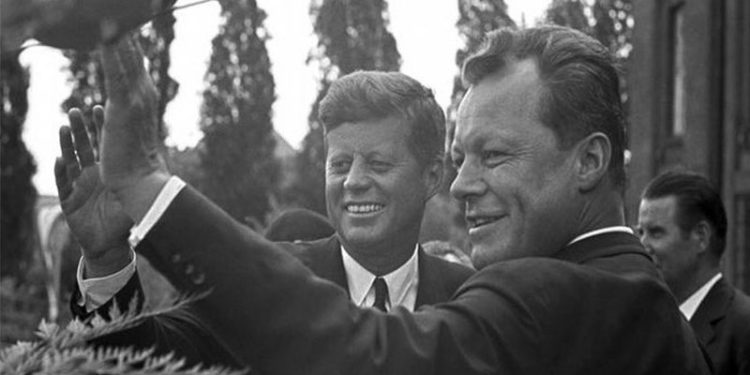 Spiegel: Eski Almanya başbakanı Willy Brandt, ABD ordu istihbaratı muhbiriydi
