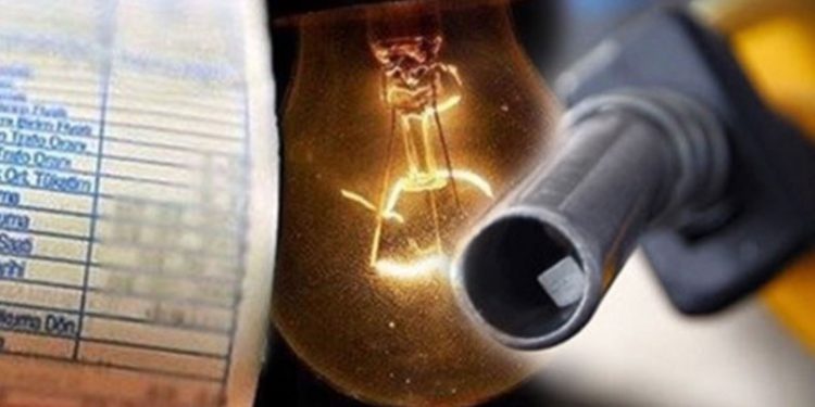 Sözcü yazarı Doğru: Marketlere “indirin” diyenlerin önce kendilerinin örnek olması; benzin, mazot, doğalgaz ve elektrik fiyatlarını geri çektiklerini ilan etmeleri gerekir