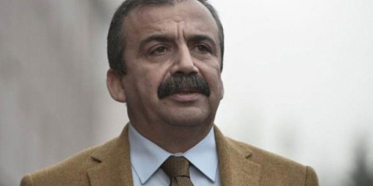 Sırrı Süreyya Önder: Siyaset yasağı bana işlemez; Kürt olmayı, solcu olmayı, hangi yasak alabilir