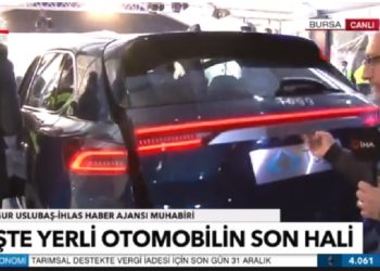 TOGG’un bagaj kapağını açan muhabir canlı yayında azarlandı