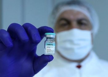 TURKOVAC: Varyantlara karşı etkili mi, yan etkileri var mı? Aşıya şüpheyle bakan uzmanlar ne diyor?