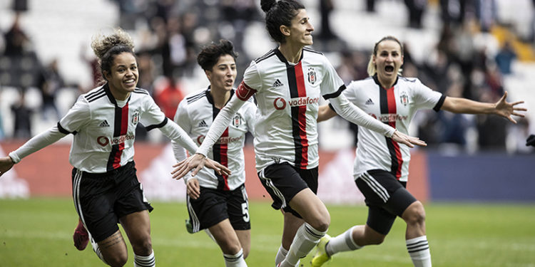 Tarihi derbide Beşiktaş güldü