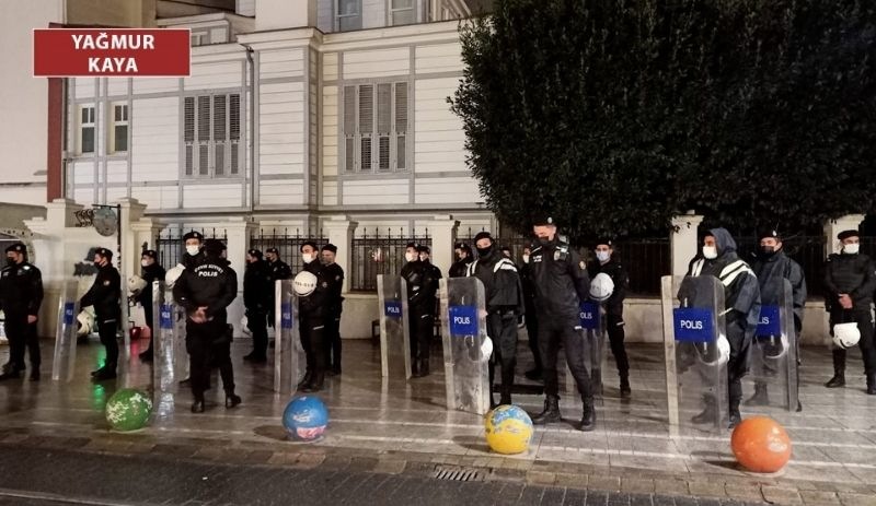 Tecrit uygulamalarına karşı birleşen kadınlar ablukayla karşılaştı