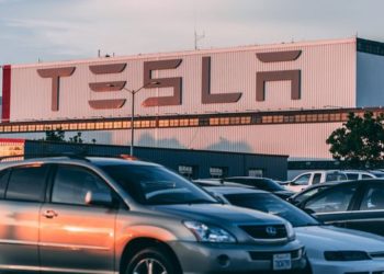 "Tesla bebek" doğdu; trafikte kalan anne, bebeğini otomatik pilotta giderken doğurdu