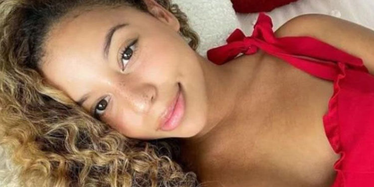 TikTok fenomeni model, 5 bin feette sevgilisiyle uçakta seks yaparken bayıldı