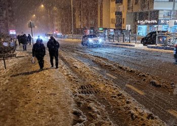 Trabzon'da kar yağışında öğrenciler mahsur kaldı; eğitime kar tatili