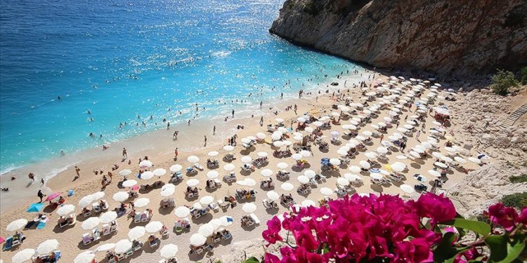 "Turizm geliri 2022'de en zayıf ihtimalle 30 milyar dolar olacak"