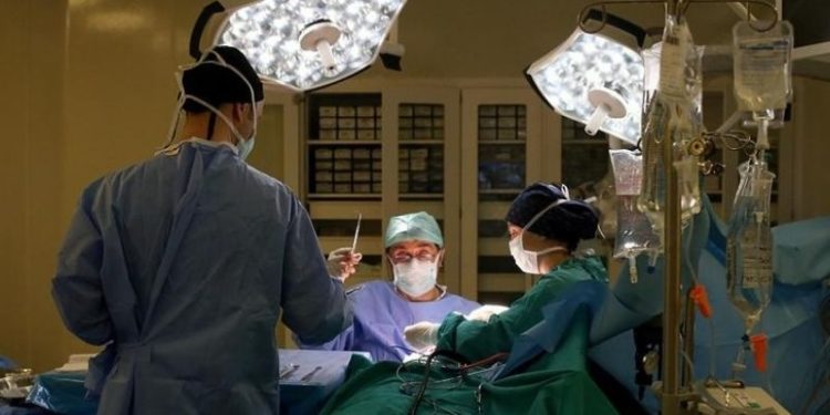 Tıbbi cihaz ithalatı durma noktasında, ameliyatlar tehlikeye girebilir