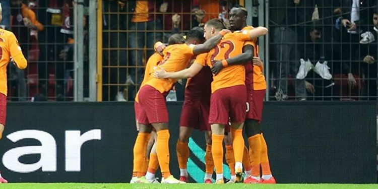 UEFA Avrupa Ligi'nin en iyi 11'ine Galatasaray'dan iki oyuncu