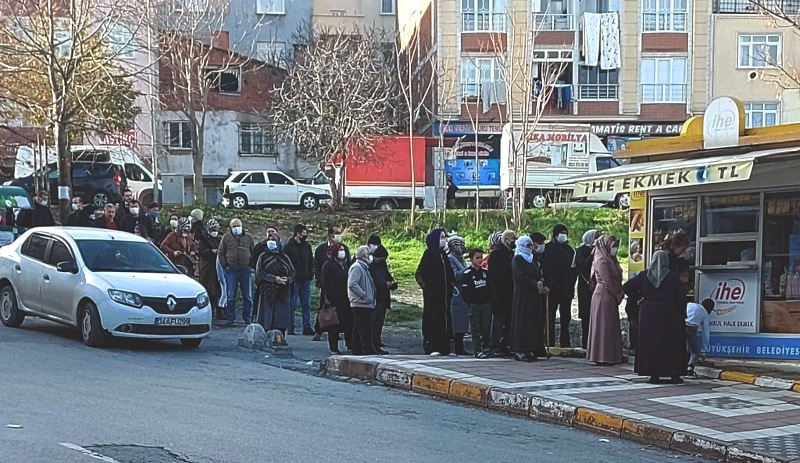 Ucuz ekmek kuyruğu, NYT'nin de gündeminde