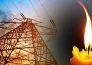 Urfa'da elektrik kesintileri yol kapatarak protesto edildi