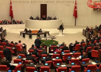 'Uyuşturucu baronları ellerini kollarını sallayarak dolaşıyor ama gençler gözaltına alınıyor'