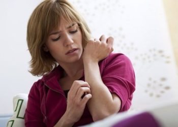 Uzmanlar uyardı, Omicron varyantının yeni belirtisi çıktı: El ve ayaklara dikkat