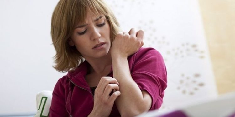 Uzmanlar uyardı, Omicron varyantının yeni belirtisi çıktı: El ve ayaklara dikkat