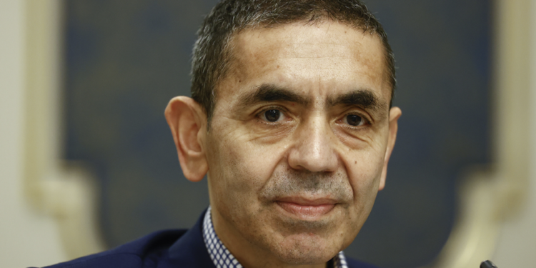 Uğur Şahin’den Omicron açıklaması: Aşı daha az etki sağlıyor ama ağır hastalıktan koruyor