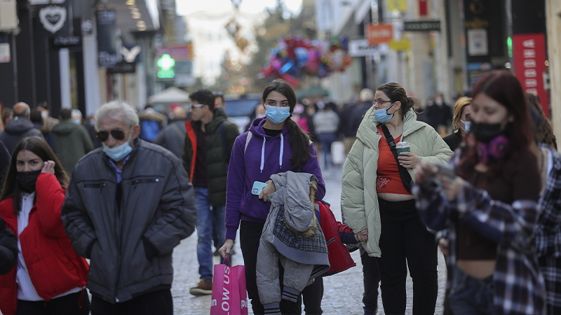 Vaka artışı kontrol altına alınamadı; Yunanistan, Covid-19 ile mücadelede kısıtlama tarihini erkene çekme kararı aldı