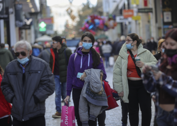 Vaka artışı kontrol altına alınamadı; Yunanistan, Covid-19 ile mücadelede kısıtlama tarihini erkene çekme kararı aldı