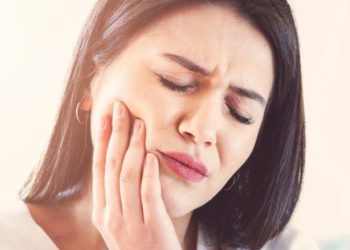 Vatandaş dişini tedavi ettiremiyor, hekim ağrıyı kesecek ilaç bulamıyor