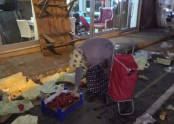 Vatandaş yüksek fiyatlar karşısında çareyi pazar atıklarında buluyor: Param yok, alamıyorum