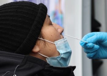 WHO: Omicron ve Delta vaka tsunamisi ortaya çıkartıyor