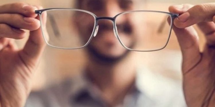 Yakın gözlüğüne alternatif göz damlası geliştirildi